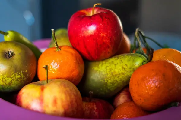 fruit quiz - selection of fruits in a bowl