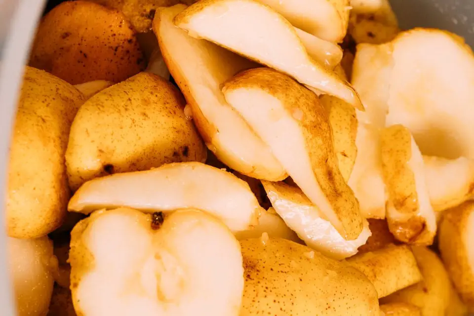 pears, sliced in quarters with skin left on ready to freeze